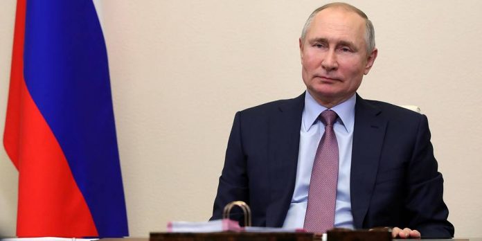 Russian President Putin meets with winners of Teacher of the Year contest