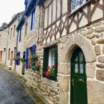 Moncontour.,Breta„±a.,Francia,.,2018.,Street,In,The,French,Town