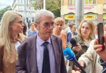 Министър Христо Хинков пристигна във Враца за среща с ръководството на местната болница и педиатрите, които искат да напуснат Министър Христо Хинков