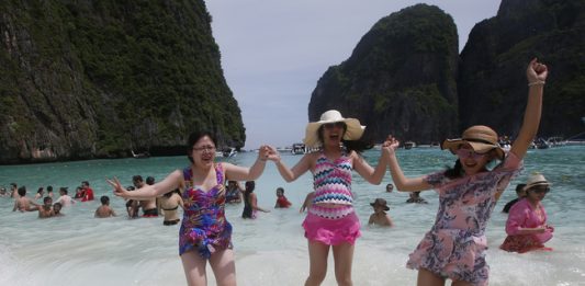 Известният плаж „Мая Бей“ в Тайланд ще бъде затворен за два месеца