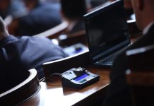 Спорове за дефиницията на „интимна връзка“ в НС