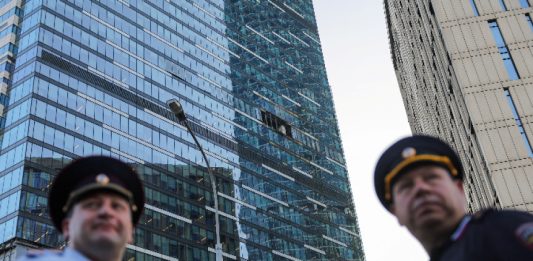 Удари с дрон в Харков, поразен е бил и небостъргач в Москва