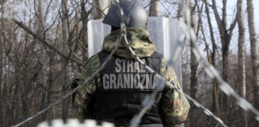 Полша обвини Беларус и Русия, че организират нова мигрантска вълна към ЕС