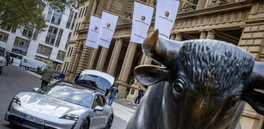 „Порше“ отваря първата си луксозна станция за зареждане на електромобили в Германия