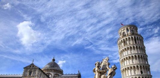 Наклонената кула в Пиза „празнува“ 850-ия си рожден ден