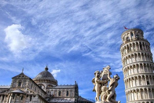 Наклонената кула в Пиза „празнува“ 850-ия си рожден ден
