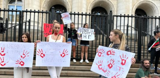 Съдът в Стара Загора разглежда мярката на нападателя на Дебора