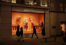 „Веднъж се живее“, или защо продажбите на луксозни стоки се увеличават