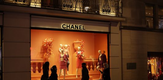 „Веднъж се живее“, или защо продажбите на луксозни стоки се увеличават