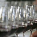 640-360-cherveno-vino-chashi