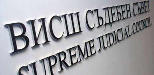 Четиримата заместници на Невена Зартова се разграничиха от нея