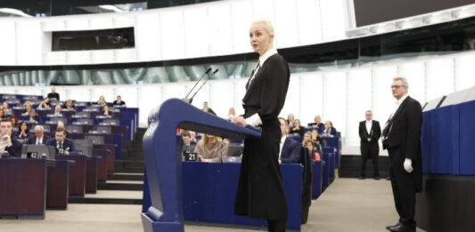 Юлия Навалная към евродепутатите: С Путин може да се борите като с организирана престъпна група