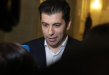 Акад. Николай Денков и Асен Василев, и спортният министър по никакъв начин не са замесени в корупция, каза Кирил Петков