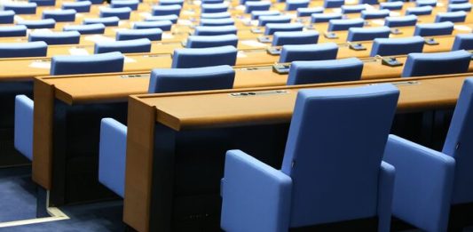 Депутатите ще обсъдят дали да се създаде временна комисия, която да провери за наличие на нерегламентирано влияние в правосъдната система