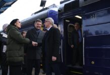 Премиерът Николай Денков пристигна в Украйна, за дапотвърди подкрепата на страната ни две години след руската агресия