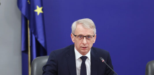 Премиерът Денков: Само министър Христо Хинков е пожелал да напусне кабинета след ротацията