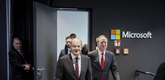 „Гугъл“ откри в Париж нов център за изкуствен интелект, „Майкрософт“ обяви инвестиции в Германия