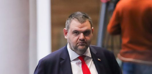 Пеевски: Ако някой счупи сглобката, ще са ПП-ДБ, трябва да се овладеят