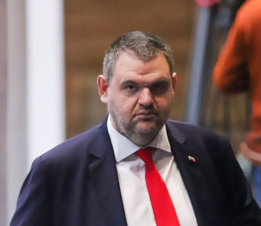 Пеевски: Ако някой счупи сглобката, ще са ПП-ДБ, трябва да се овладеят