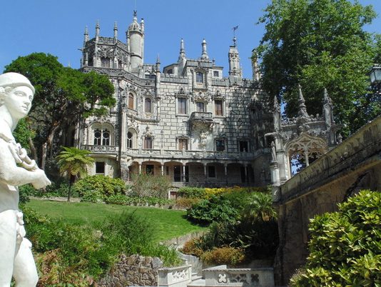 Замъците на Лисабон: Пътуване през историята и културата на Португалия