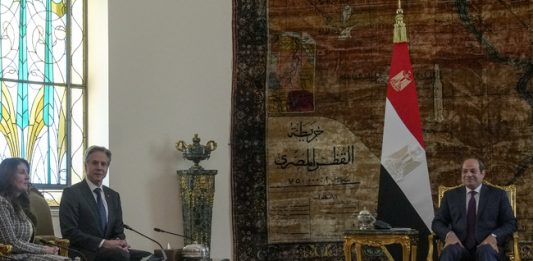 Държавният секретар на САЩ е на посещение в Близкия изток, докато Израел продължава офанзивата си срещу „Хамас“