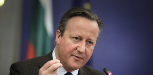 Дейвид Камерън призова Конгреса на САЩ да не повтаря с Путин грешките, допуснати с Хитлер