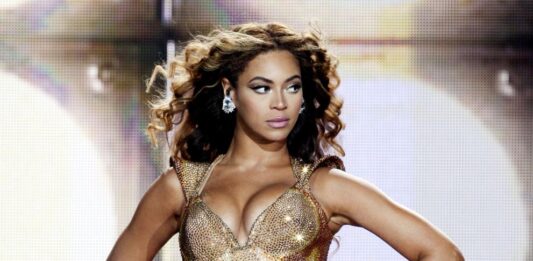 Бионсе оглави класацията на „Билборд“ за сингли