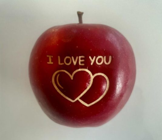 Любовни ябълки със сърца заместват традиционните ягоди и шоколад за Св. Валентин у нас