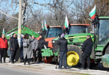 Тракторите на земеделците блокираха „Дунав мост“ 2