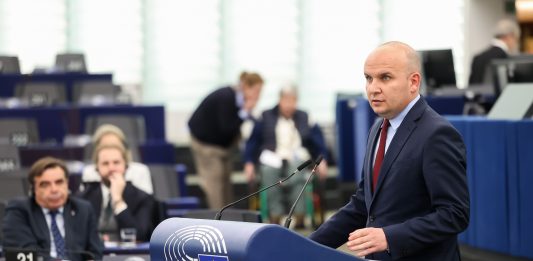 Илхан Кючюк предлага ЕС да има пратеник по въпросите за антисемитизма и ислямофобията