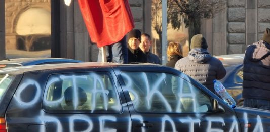 „Възраждане“ протестира пред Конституционния съд по повод референдума за запазване на лева