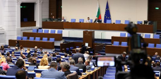 Парламентът създаде временна комисия за неправомерно предоставяне на българско гражданство