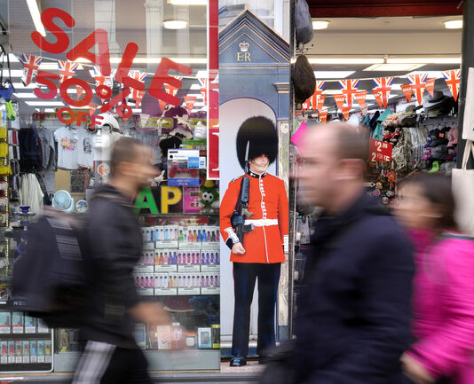 Великобритания влезе в техническа рецесия след по-голям спад от очакваното на БВП през четвъртото тримесечие