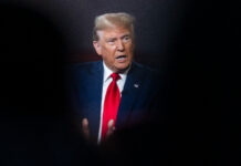 Тръмп се сравни с Навални: Превръщаме се в комунистическа страна!