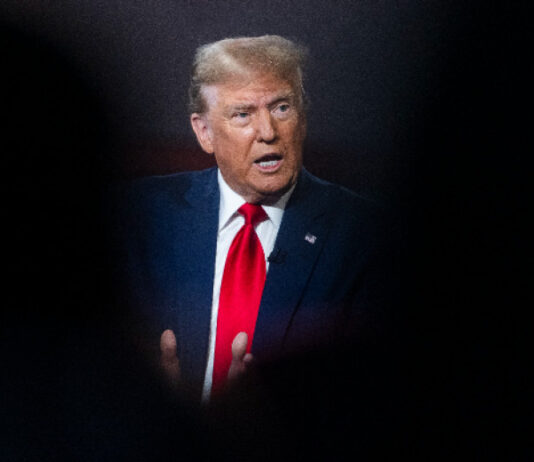 Тръмп се сравни с Навални: Превръщаме се в комунистическа страна!