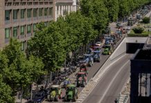 Испанските фермери се присъединиха към протестите на европейските си колеги и блокираха пътища