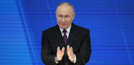 Путин започна годишното си обръщение към руския парламент, като приветства националното единство