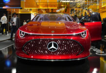 Инфлацията и проблемите по веригата за доставки са засегнали печалбите на „Мерцедес“ през 2023 г.