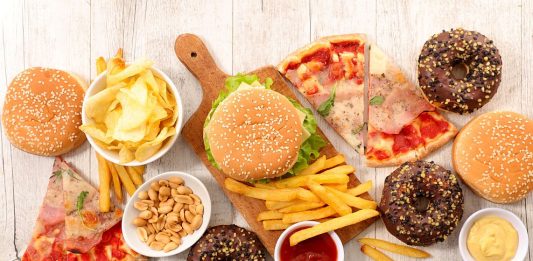 Защо преяждаме с ултрапреработени храни