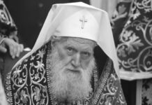 България си взема последно сбогом с патриарх Неофит