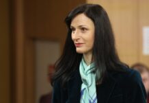 Мария Габриел отива при президента днес в 16:00 часа