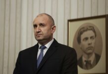 Румен Радев връчва третия мандат на ИТН в 11 ч