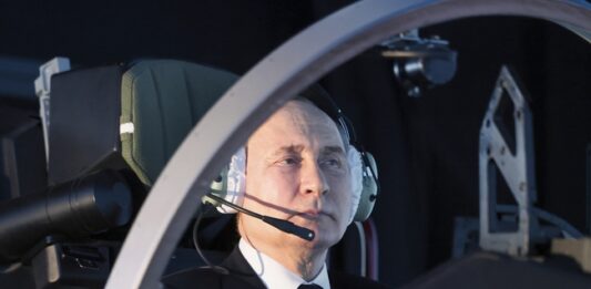 Украински атаки с дрон предизвикаха пожар в рафинерия в Краснодар, съобщи Русия