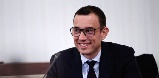 Увеличават с 35% заплатите на медиците в общинското и детското здравеопазване в София