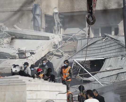 Десетки загинаха при израелски удари в Сирия