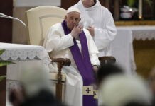 Папа Франциск призова Украйна да „има куража“ да преговаря за спиране на войната с Русия