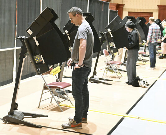 Тръмп и Байдън доминираха на първичните избори в САЩ през „супервторник“