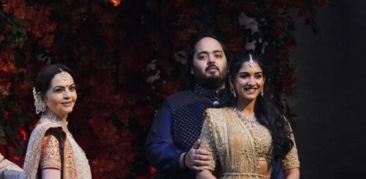 Най-богатият мъж в Индия жени сина си: Частен концерт на Риана, Зукърбърг и Бил Гейтс сред гостите