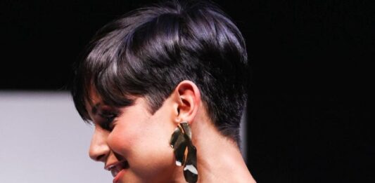 Мис Франция облече рокля на български дизайнер