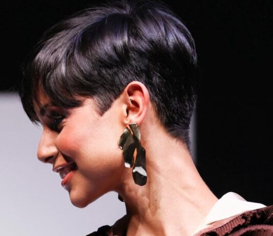 Мис Франция облече рокля на български дизайнер